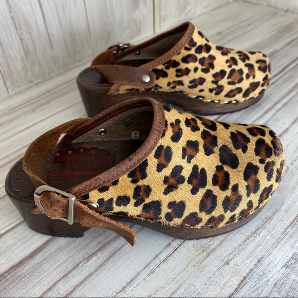 Hanna Andersson Leopard Print Pony Hair Clogs - Picture 2 of 7